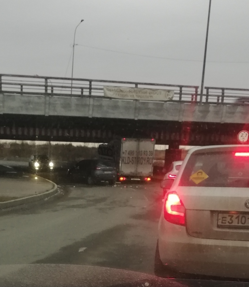 The bridge has eaten another gazelle! - The bridge of stupidity, Saint Petersburg, Road accident