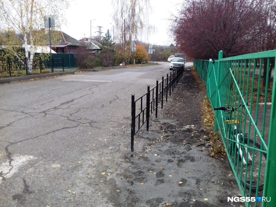 Omsk is a city of fences. - Omsk, Fence, Safety, Longpost