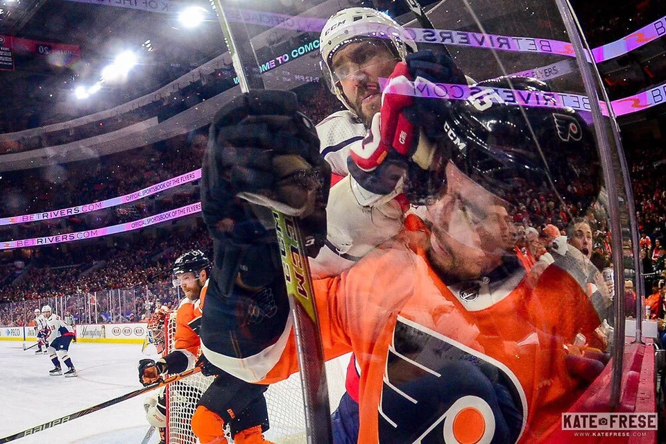 Alexander Ovechkin slams Matt Niskanen into the boards with an incredibly casual face - Sport, Hockey, Nhl, Washington Capitals, Alexander Ovechkin, Power reception, Routine