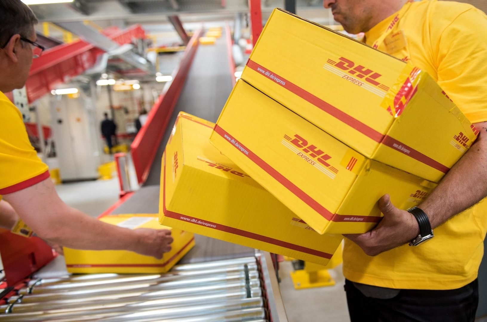 Почта России не худшая в мире, есть ещё DHL | Пикабу