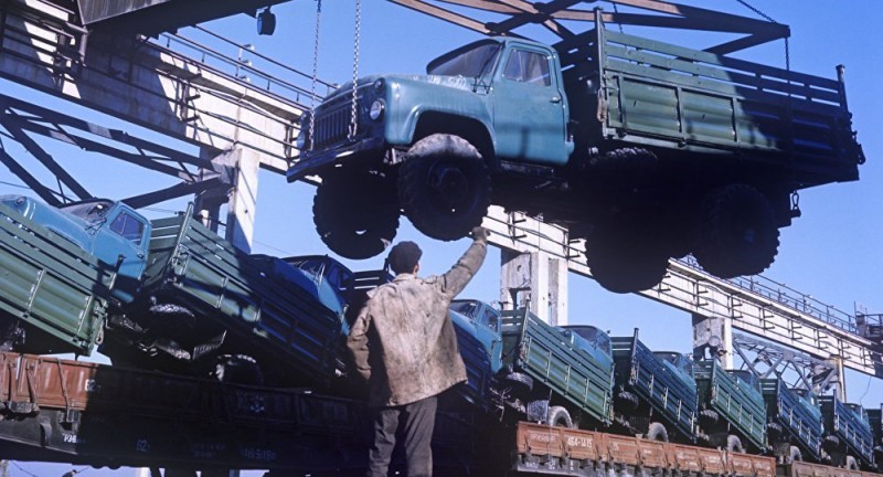 Shipment of finished products to consumers at the Frunzensky Automobile Assembly Plant; ~ 1972. - the USSR, Frunze, Transport, Technics, Longpost, 70th