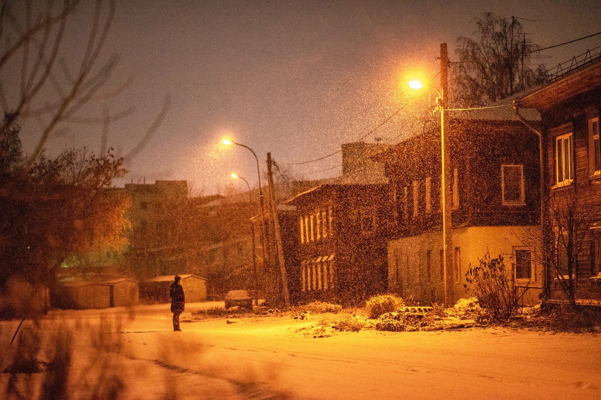 Night snowfall - My, The photo, Snow, Tomsk, Night, Bus, Longpost