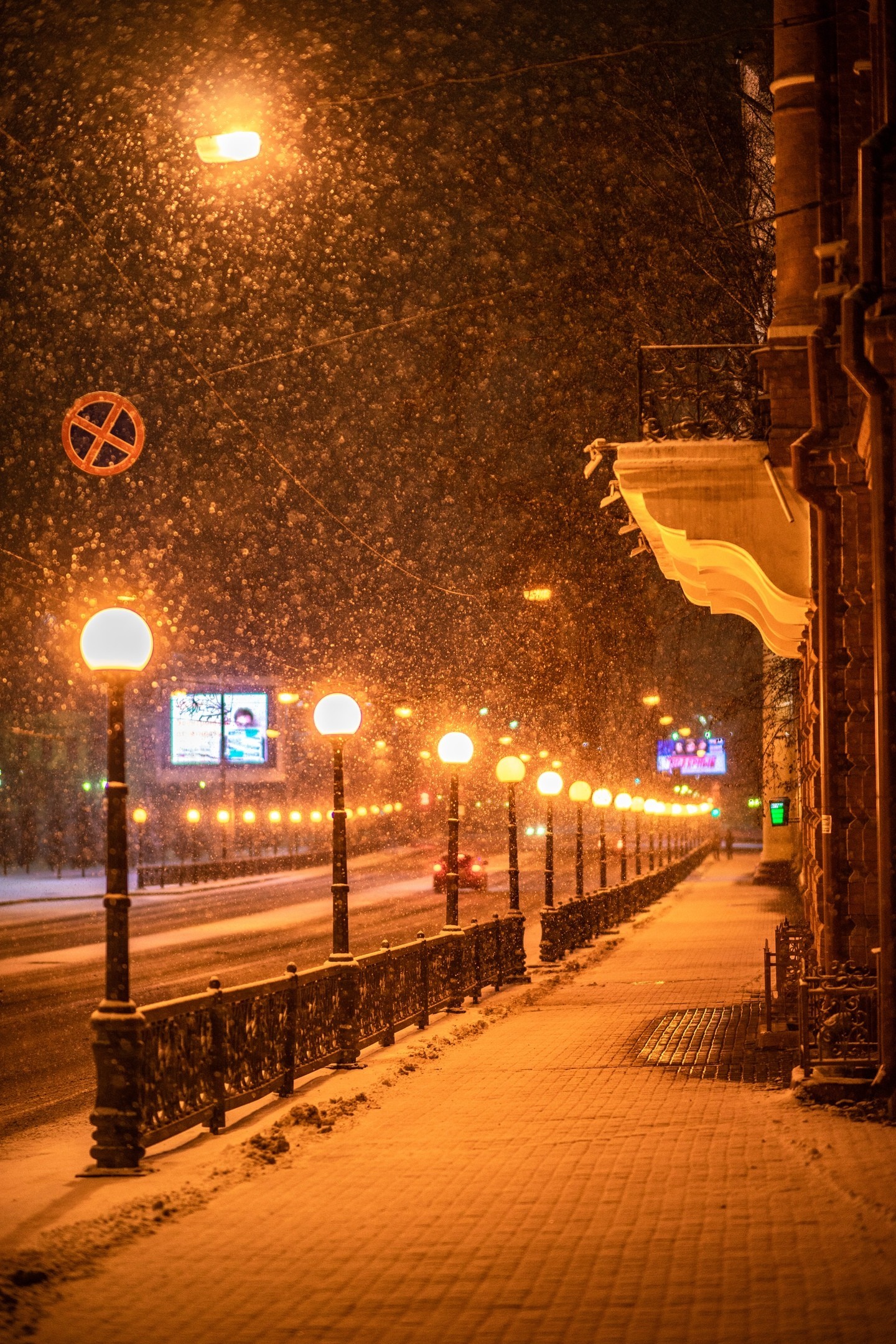 Night snowfall - My, The photo, Snow, Tomsk, Night, Bus, Longpost