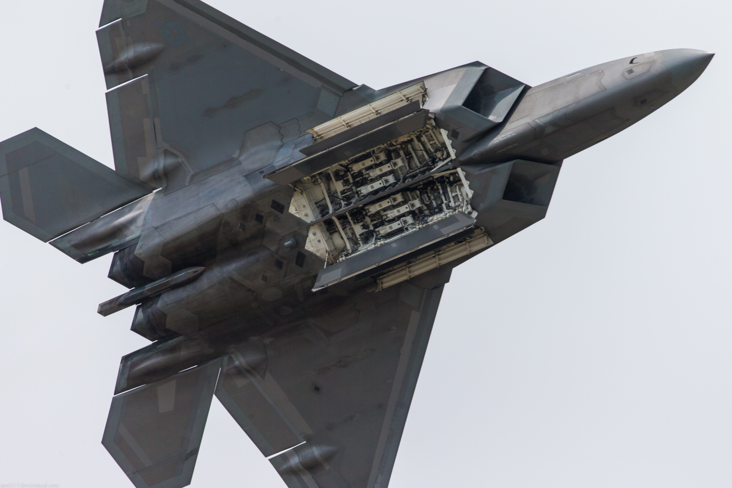 Lockheed Martin F-22 Raptor on the ground and in the air. - Airplane, Raptor, Longpost