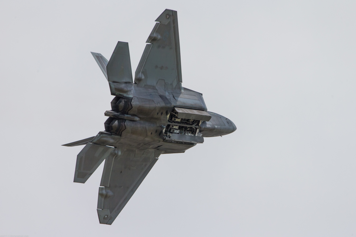 Lockheed Martin F-22 Raptor on the ground and in the air. - Airplane, Raptor, Longpost