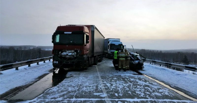 A family of five died near Krasnoyarsk - Crash, Head-on collision, Video, Longpost, Negative