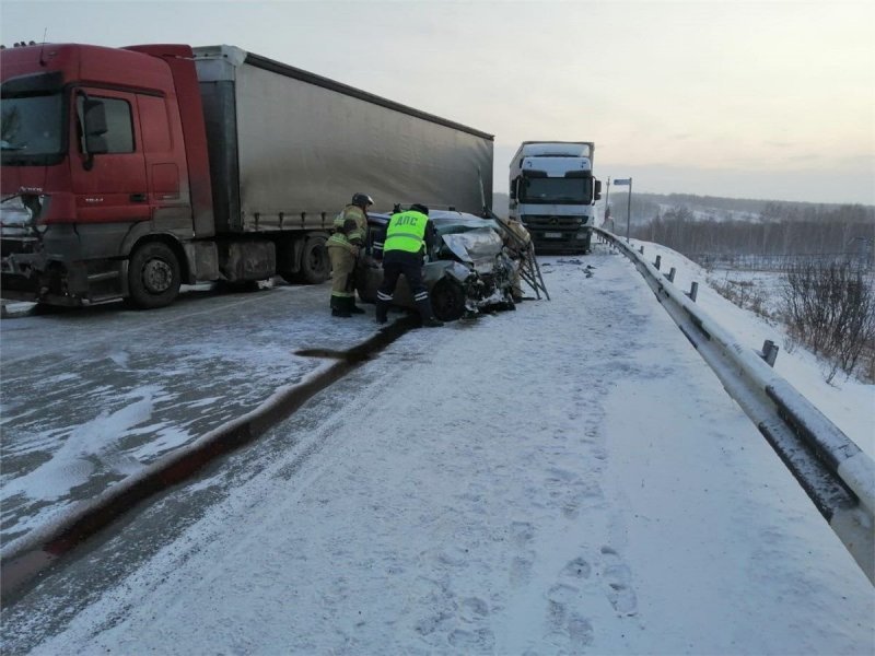 A family of five died near Krasnoyarsk - Crash, Head-on collision, Video, Longpost, Negative