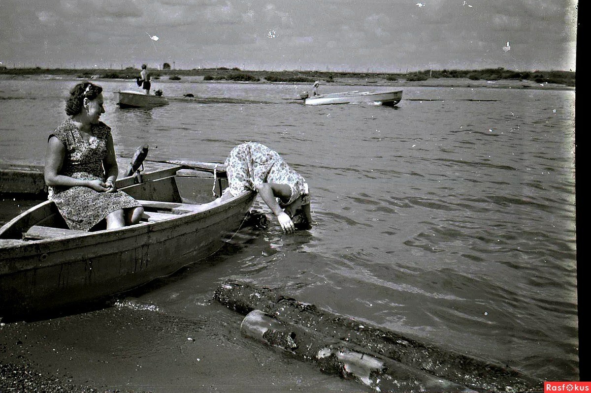 Thirst - Women, River, A boat, Retro