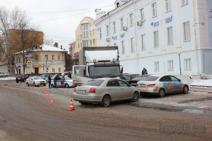 В Калуге грузовик разбил 10 легковушек - ДТП, Авария, Калуга, Видео, Длиннопост