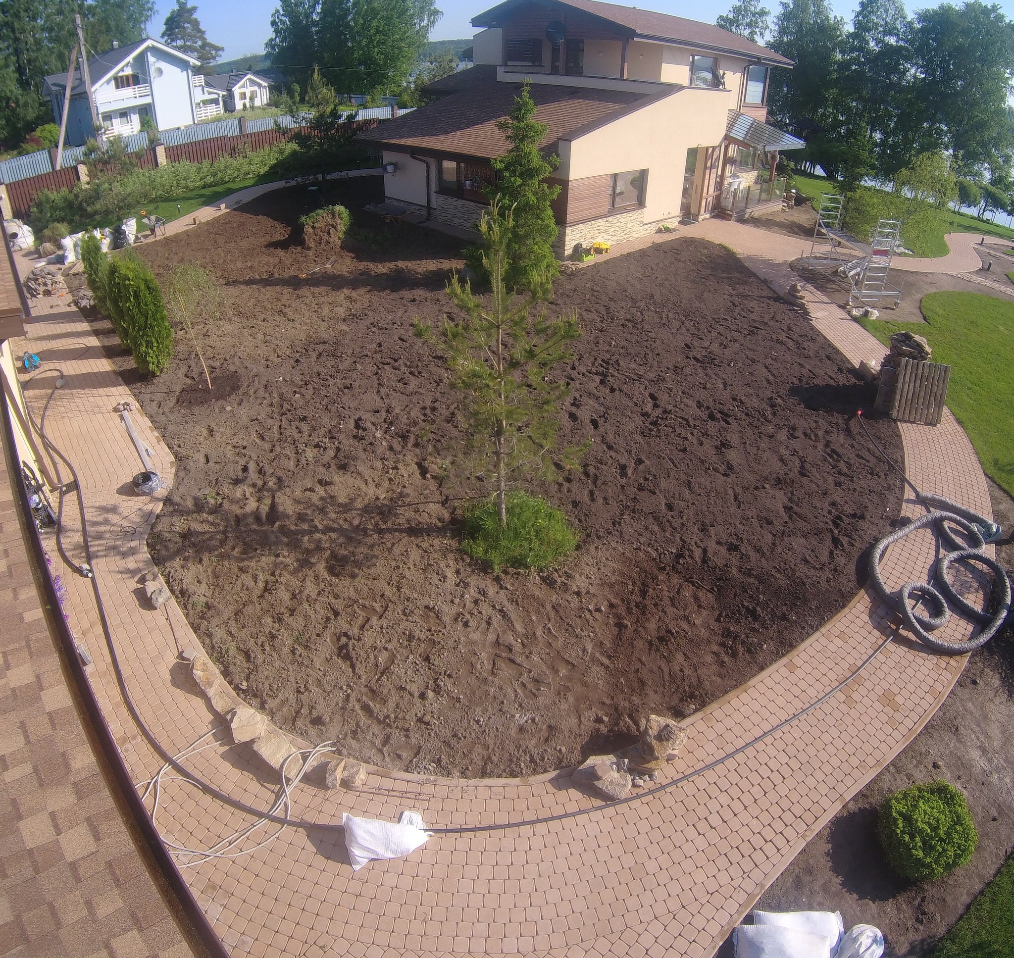 Transformation of a huge flower bed - My, Garden, Flowers, Landscape design, Paving stones, Saint Petersburg, Flower bed, Building, Longpost