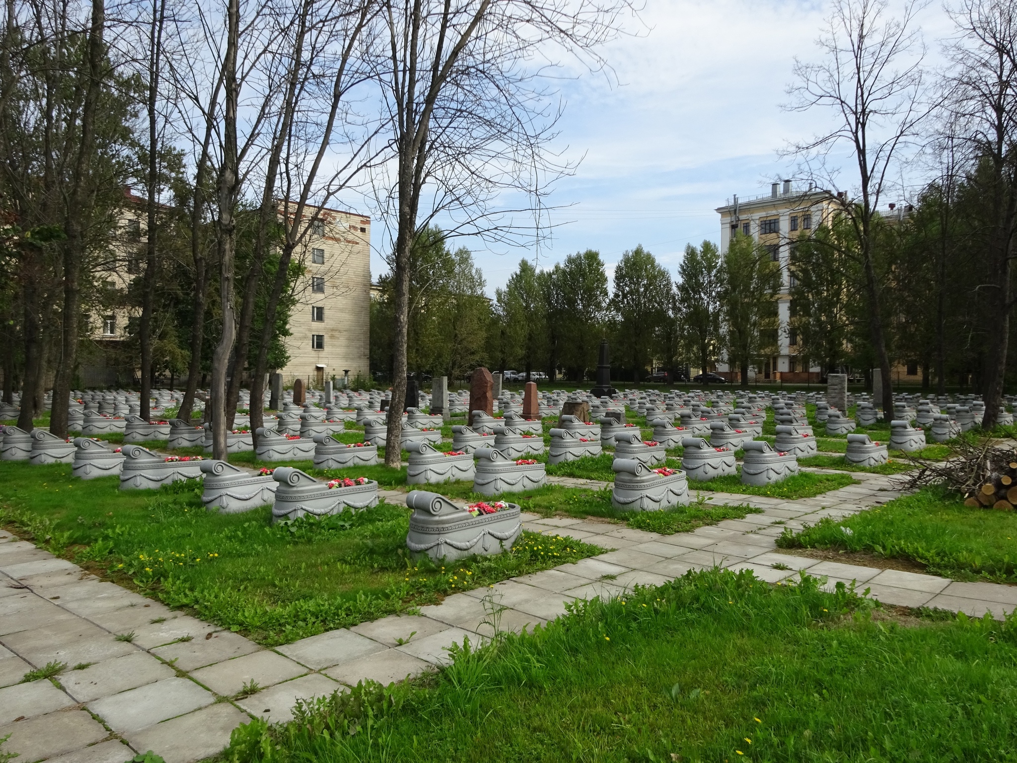 Фото военного кладбища. Чесменское воинское кладбище. СПБ Чесменское кладбище. Чесменская Церковь воинское кладбище. Военное кладбище в Питере.