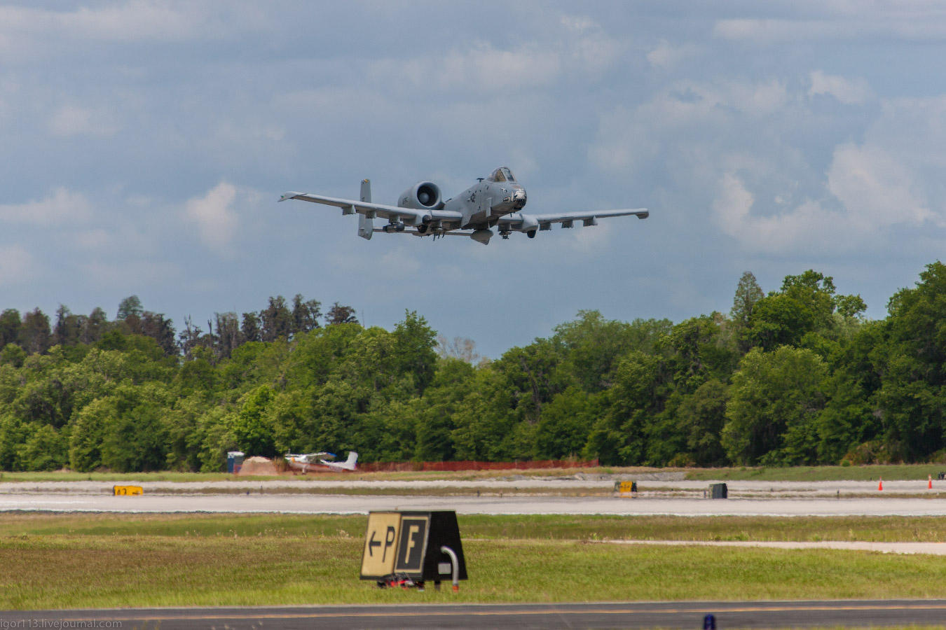 Fairchild Republic A-10 Thunderbolt II на земле и в воздухе - Самолет, a-10, Длиннопост