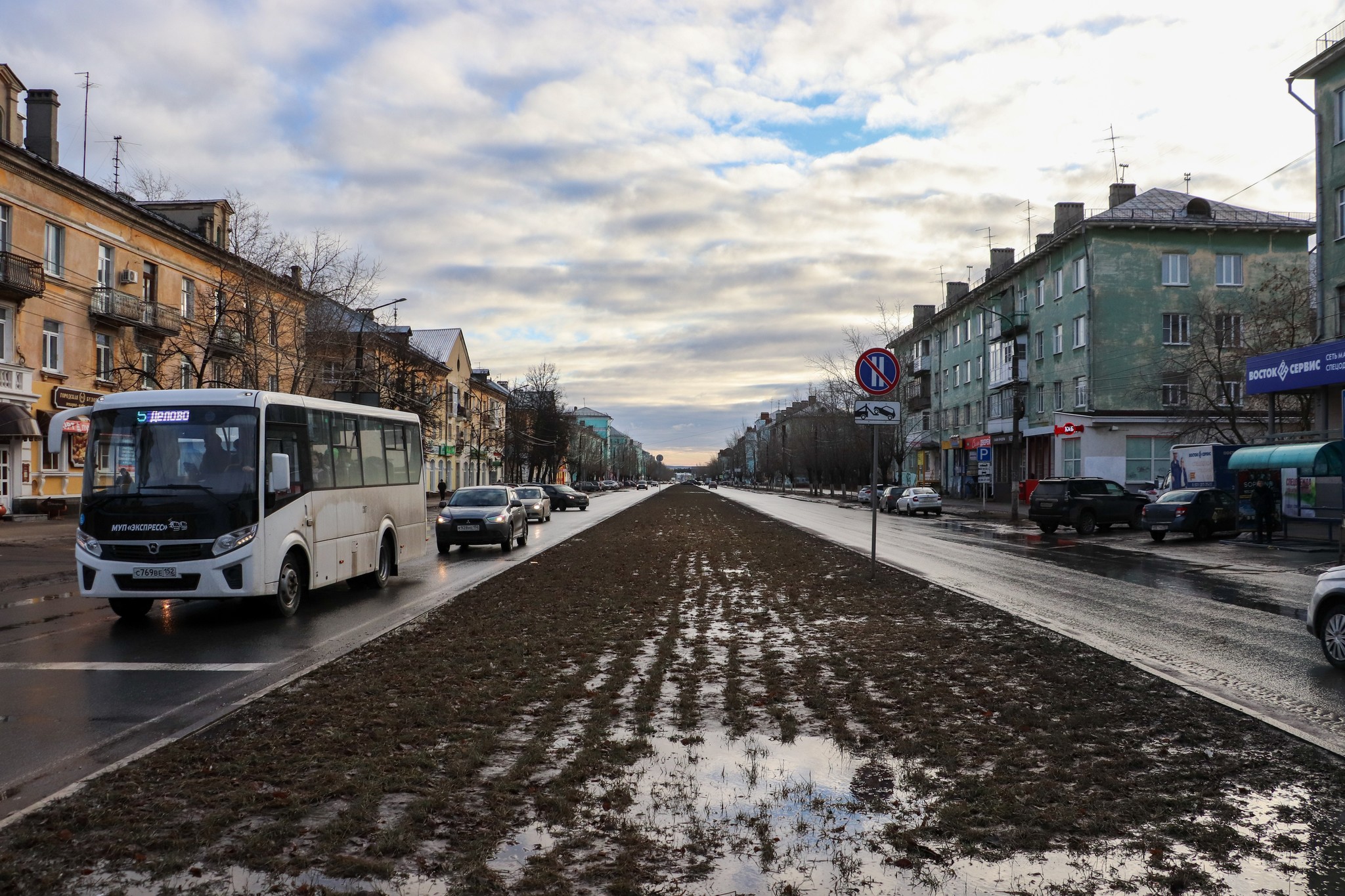 Urban, gray and wet - My, Dzerzhinsk, The photo, Mobile photography, Canon, Huawei mate 20, Architecture, Longpost