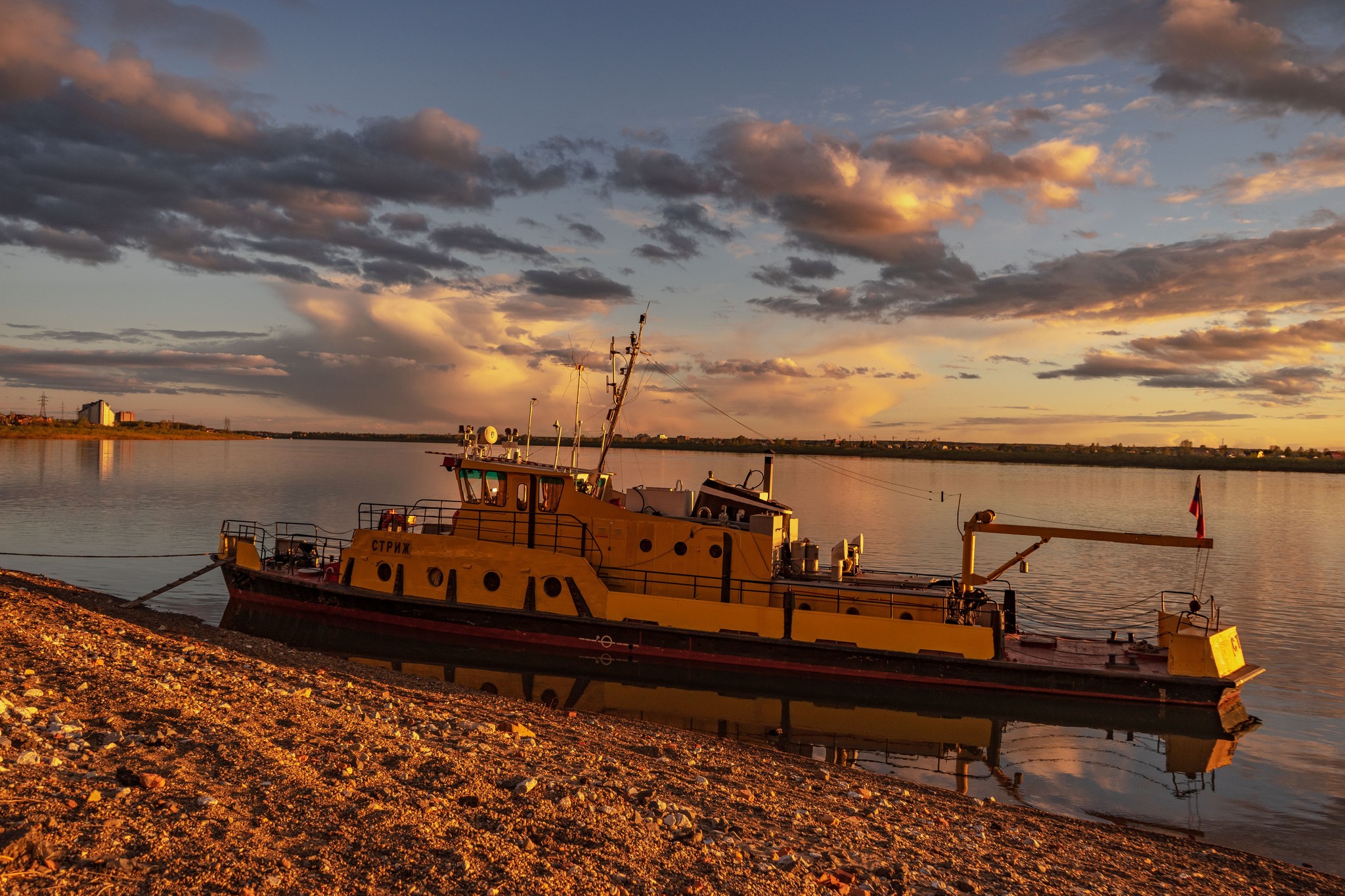 Into the golden sunset - My, The photo, Ship, Vessel, Sunset, River, Tomsk