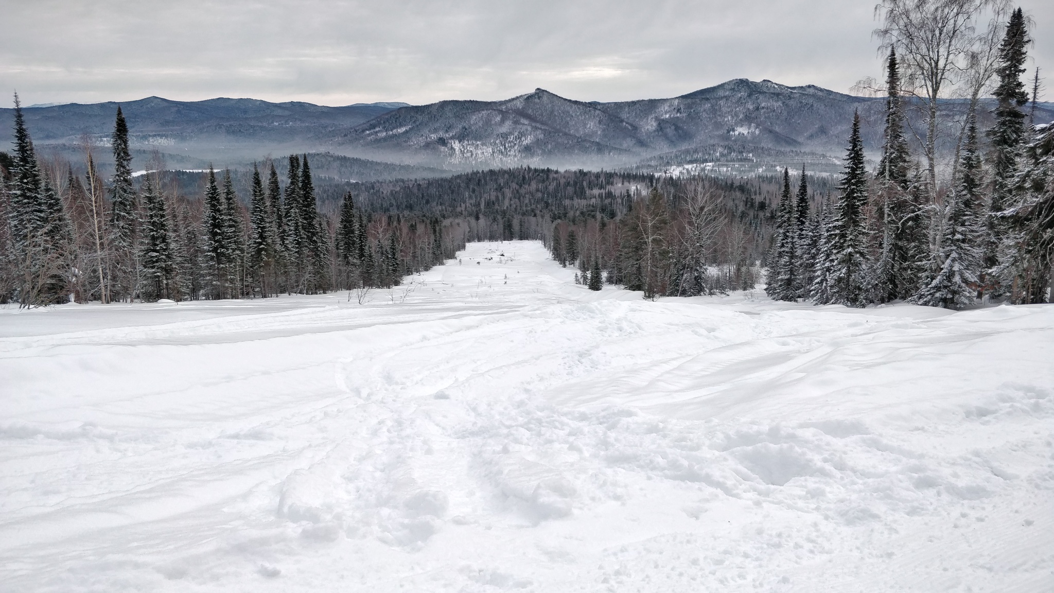 Greetings from Sheregesh - My, Sheregesh, Winter, The mountains, The descent, Skiing downhill, Snowboard, The photo, Photo on sneaker, Video, Longpost