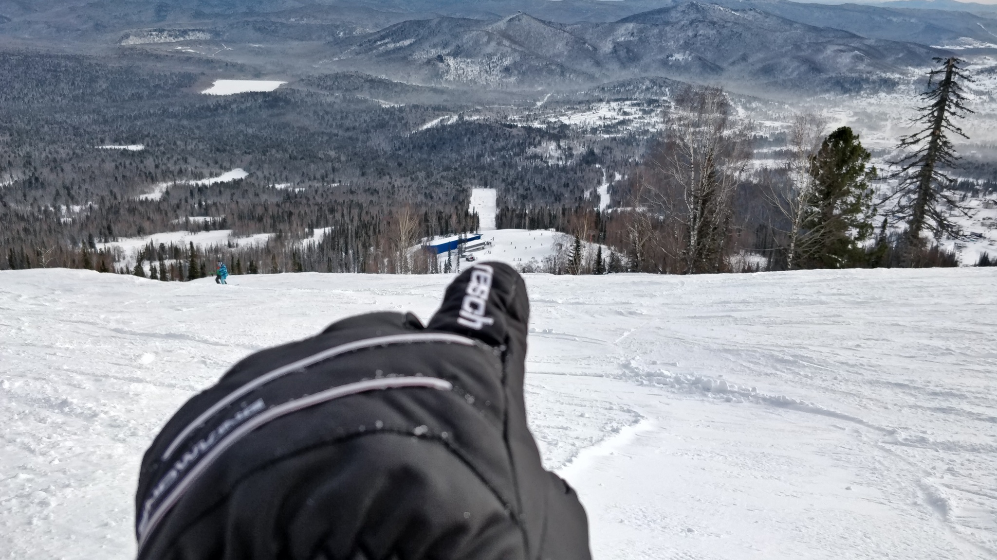 Greetings from Sheregesh - My, Sheregesh, Winter, The mountains, The descent, Skiing downhill, Snowboard, The photo, Photo on sneaker, Video, Longpost