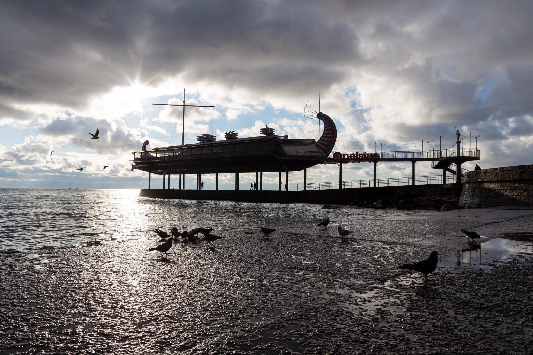 What remains of Yalta after the New Year - My, Yalta, Crimea, Tourism, Travels, New Year, Tavrida, dawn, Video, Longpost