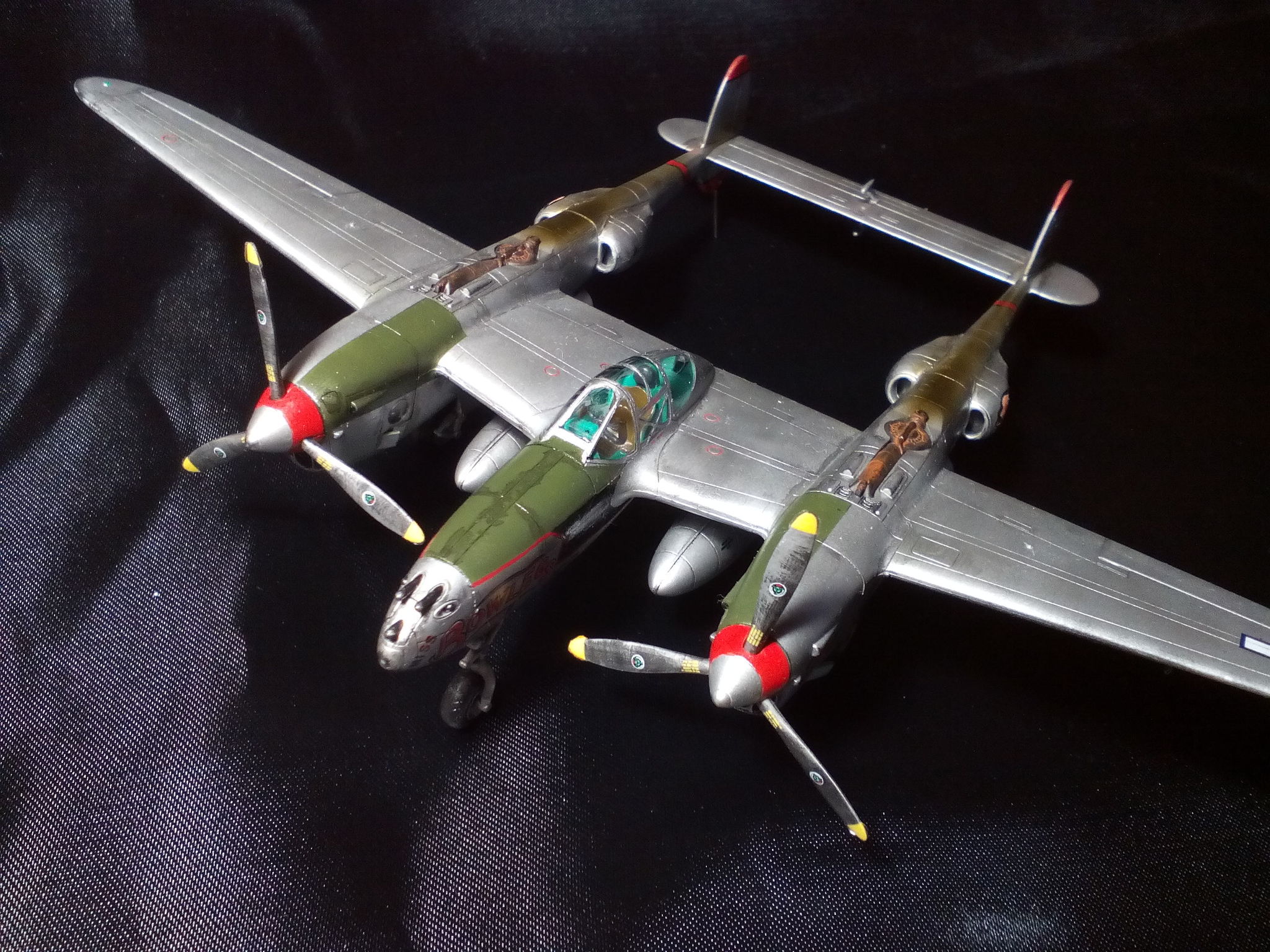 Two-tailed devil. Lockheed P-38-L5 Lightning - My, Stand modeling, Aircraft modeling, Prefabricated model, The Second World War, Lightning, Fighter, Airbrushing, Longpost