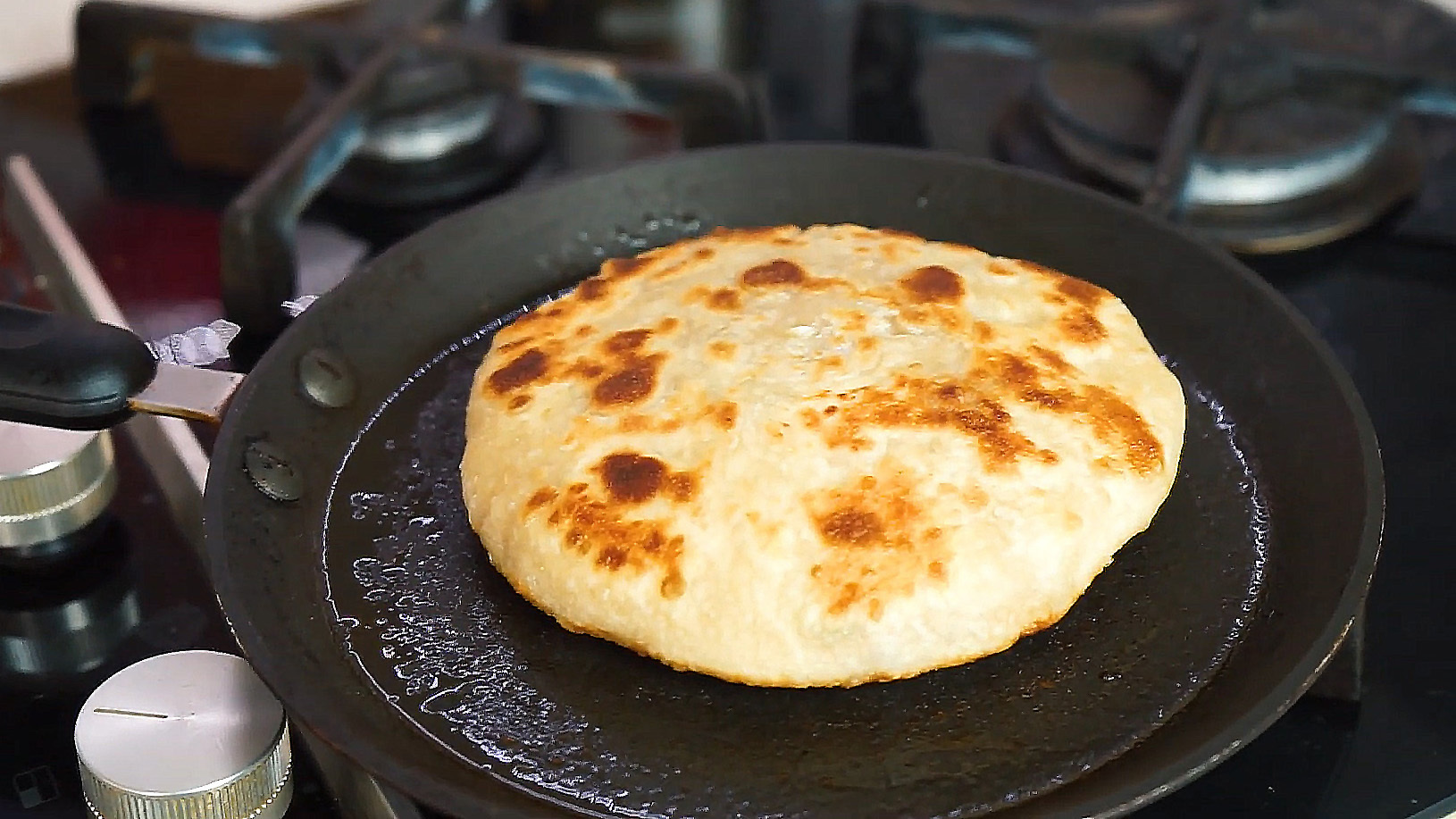 Flatbread in a frying pan. Chicken and potatoes - My, Tortillas, Ground meat, Dough, Food, Cooking, Video recipe, Ready, Culinary minced meat, Video, Longpost