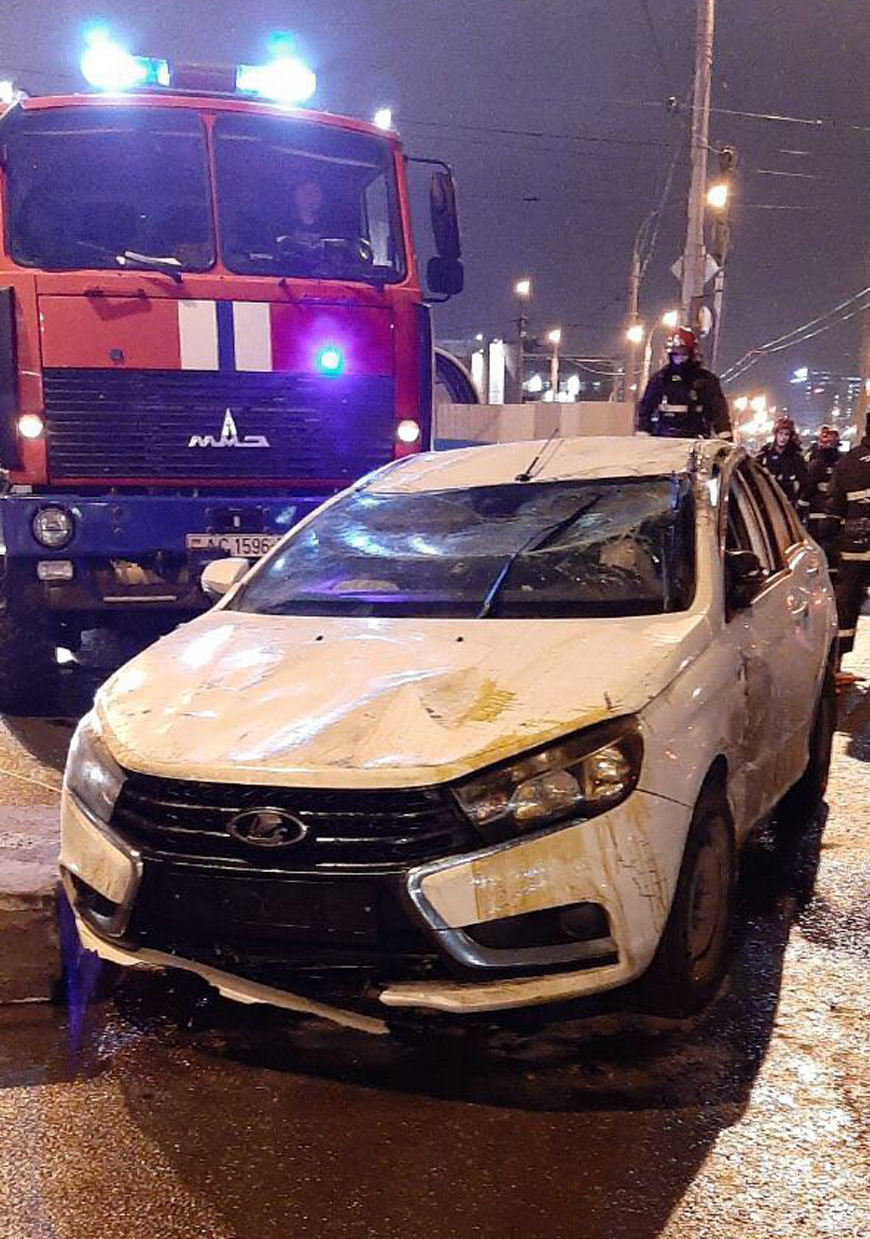 A taxi overturned in Minsk: a passenger and driver were injured - Gai, Road accident, Minsk, Injury, Longpost