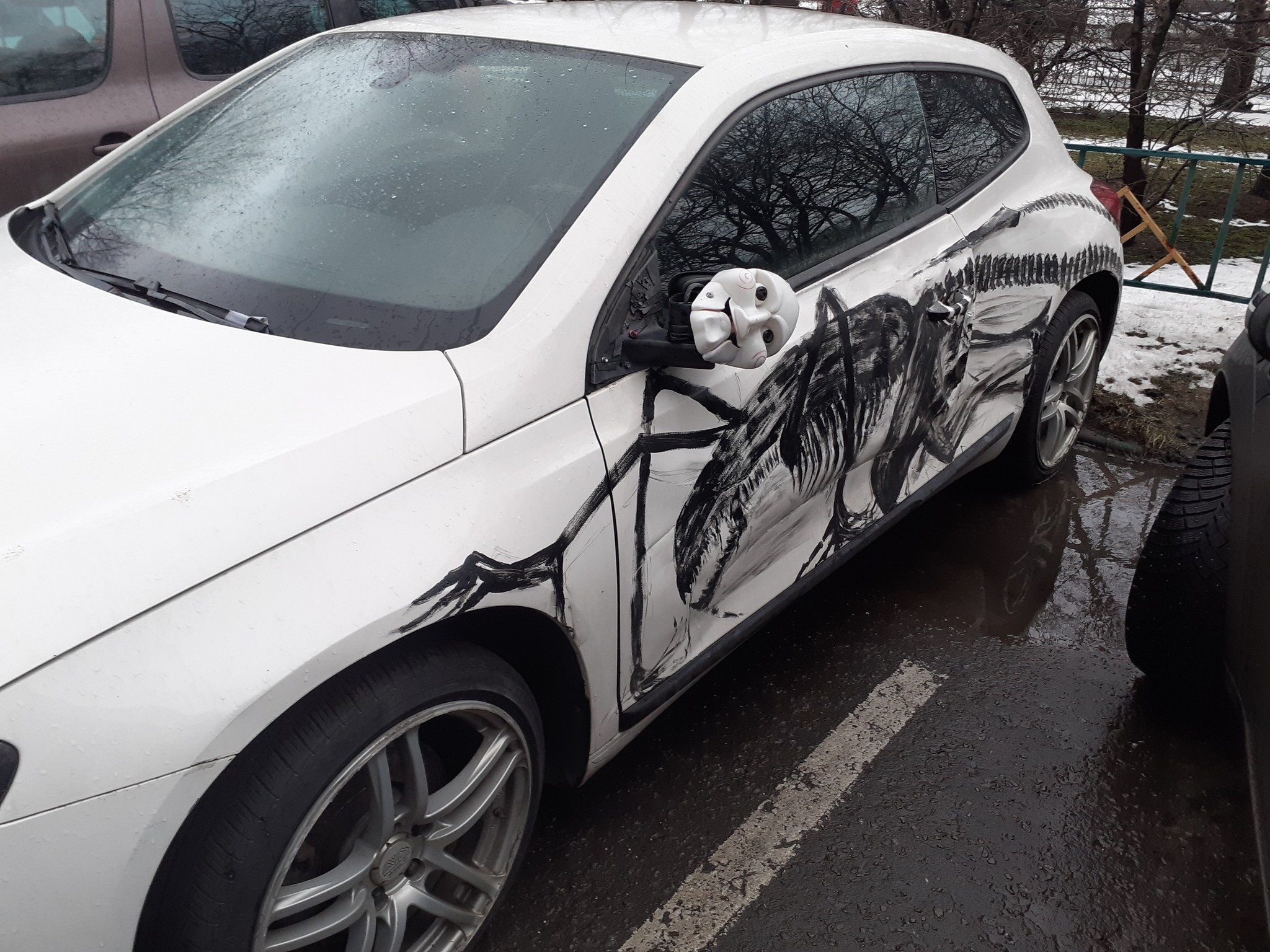 An accident as a reason to show your talent as an artist - Airbrushing, Road accident, Volkswagen