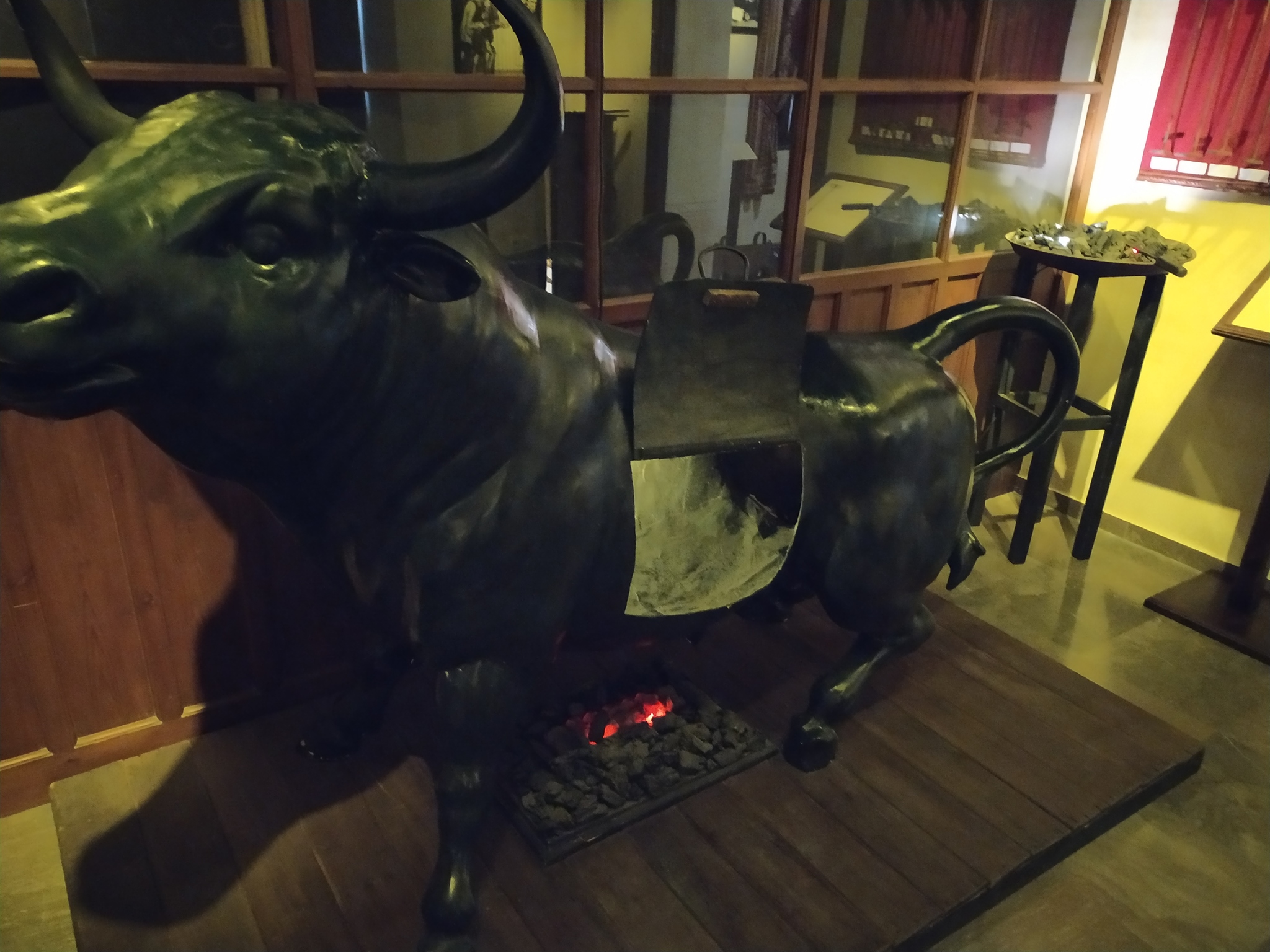 Антипа Пергамский и медный бык. Фото медного быка