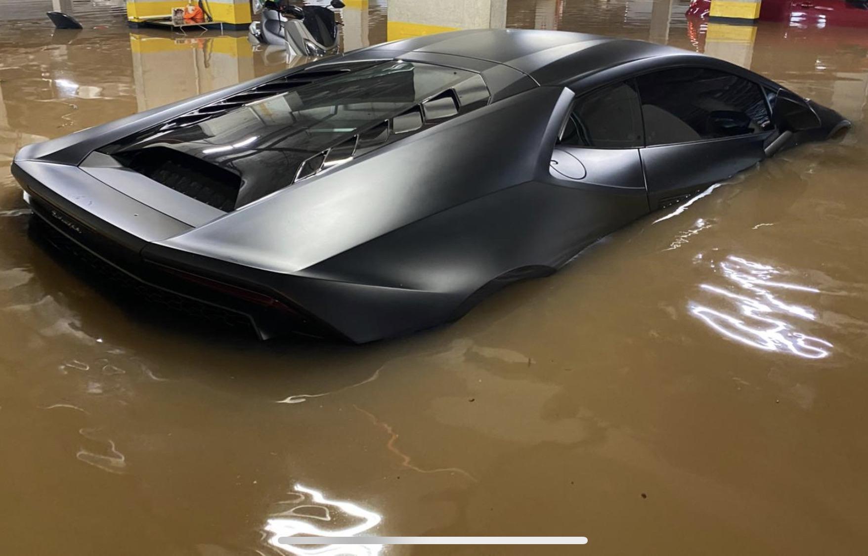 Flooded Lamborghini Huracan after rain in Sao Paulo - Lamborghini, Flooding, Failure, Страховка, The photo