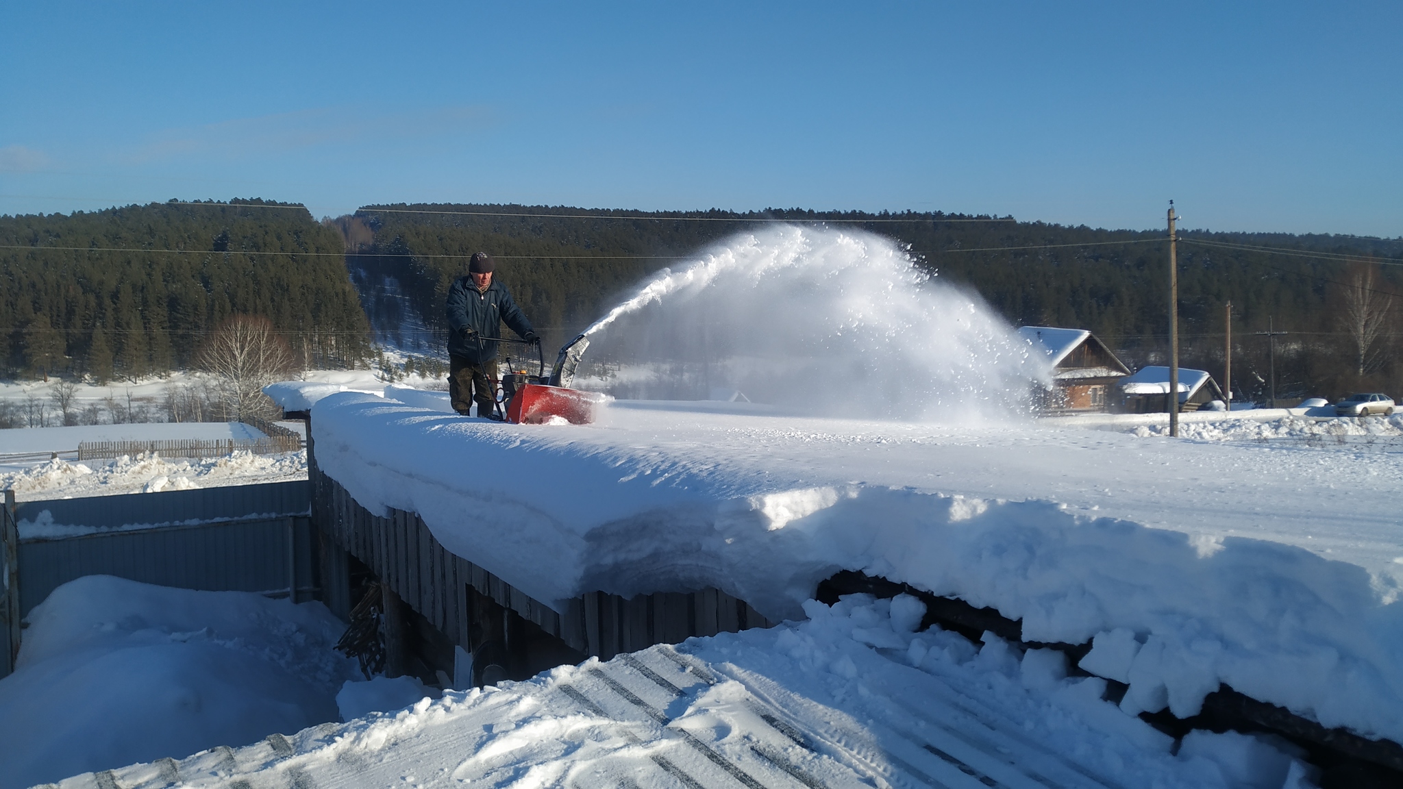 Removing snow from the roof - My, Cleaning, Snow, Snow blower, Life hack