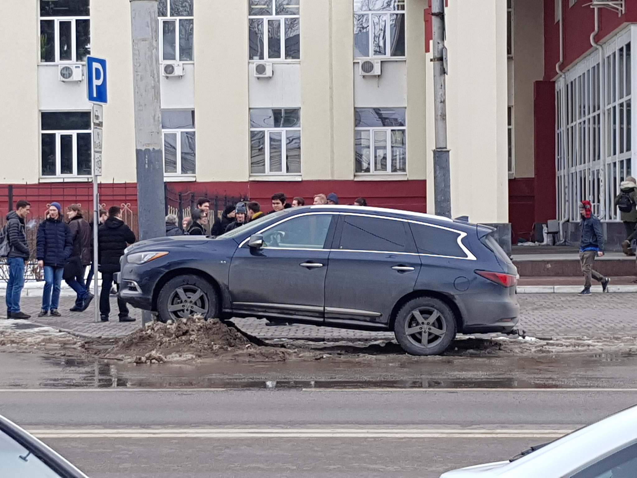 Parking level: Monument to the tankman - My, Неправильная парковка, Parking, Longpost