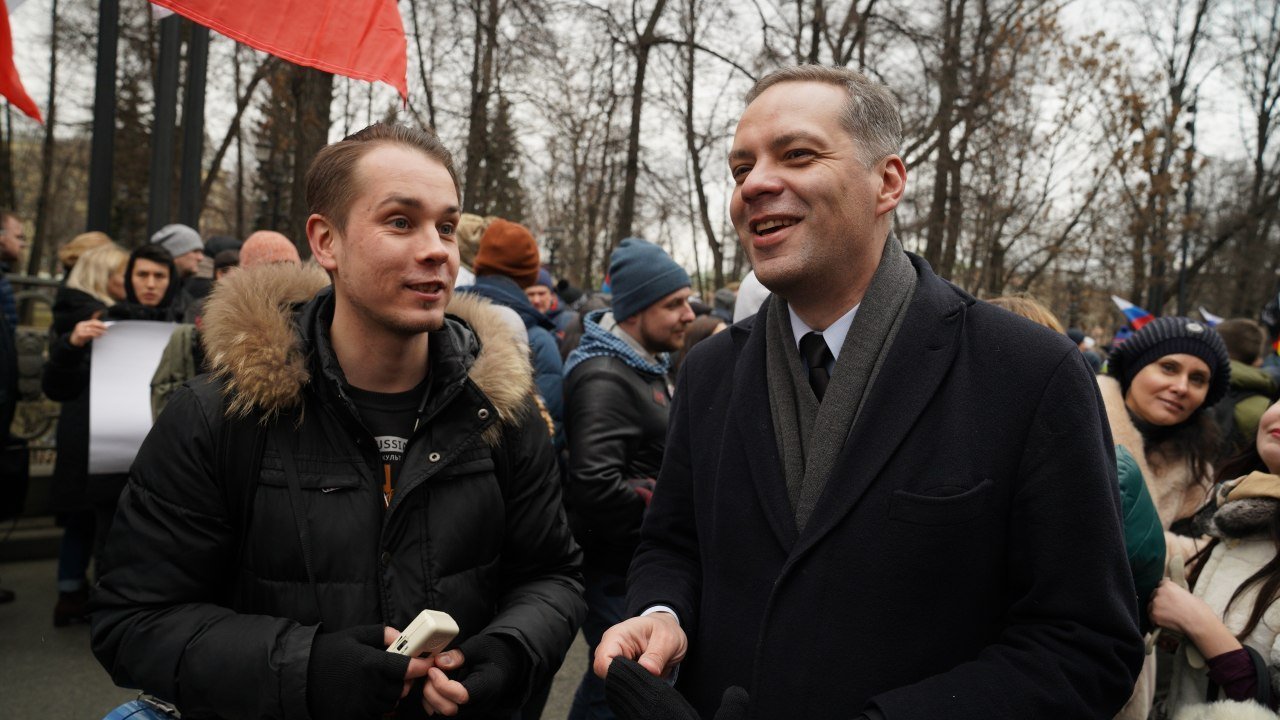 Также участники. Штаб Навального в Москве Трубная. Штаб Навального в Москве на Автозаводской. Илья Яшин состав штаба Навального. Рост Немцова м Навального в сравнении.