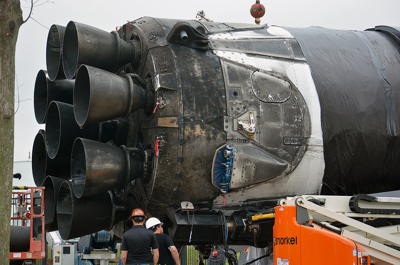 SpaceX puts Falcon 9 rocket on display at Space Center Houston - Spacex, Falcon 9, Cosmonautics, Longpost