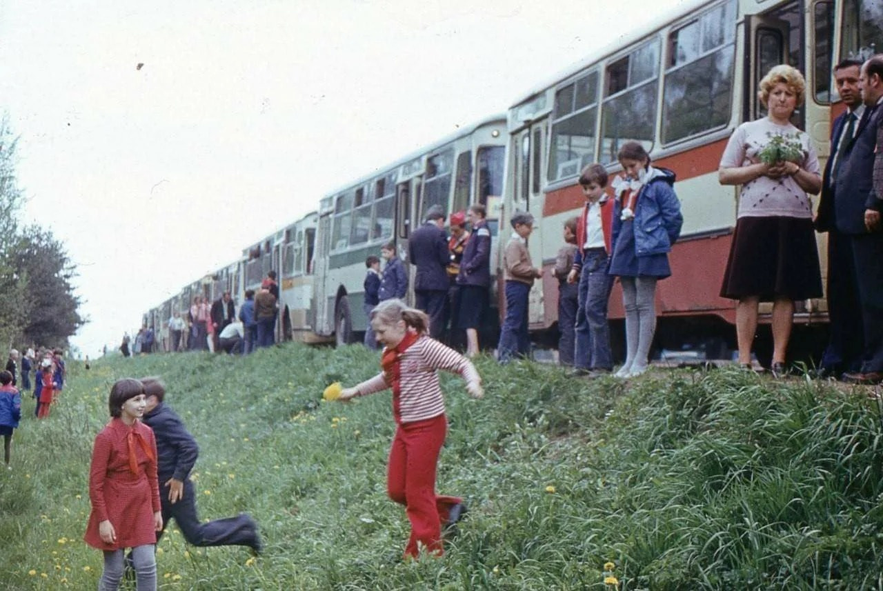 Про автобусы, про лагеря, про детство | Пикабу