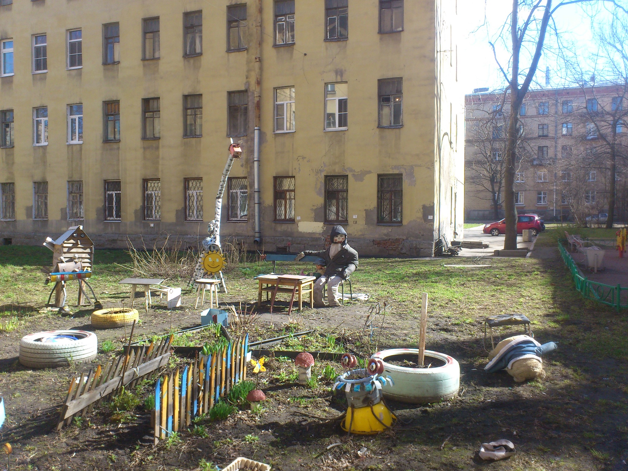 Petersburg courtyard in a residential area - My, Courtyard, Saint Petersburg, Longpost