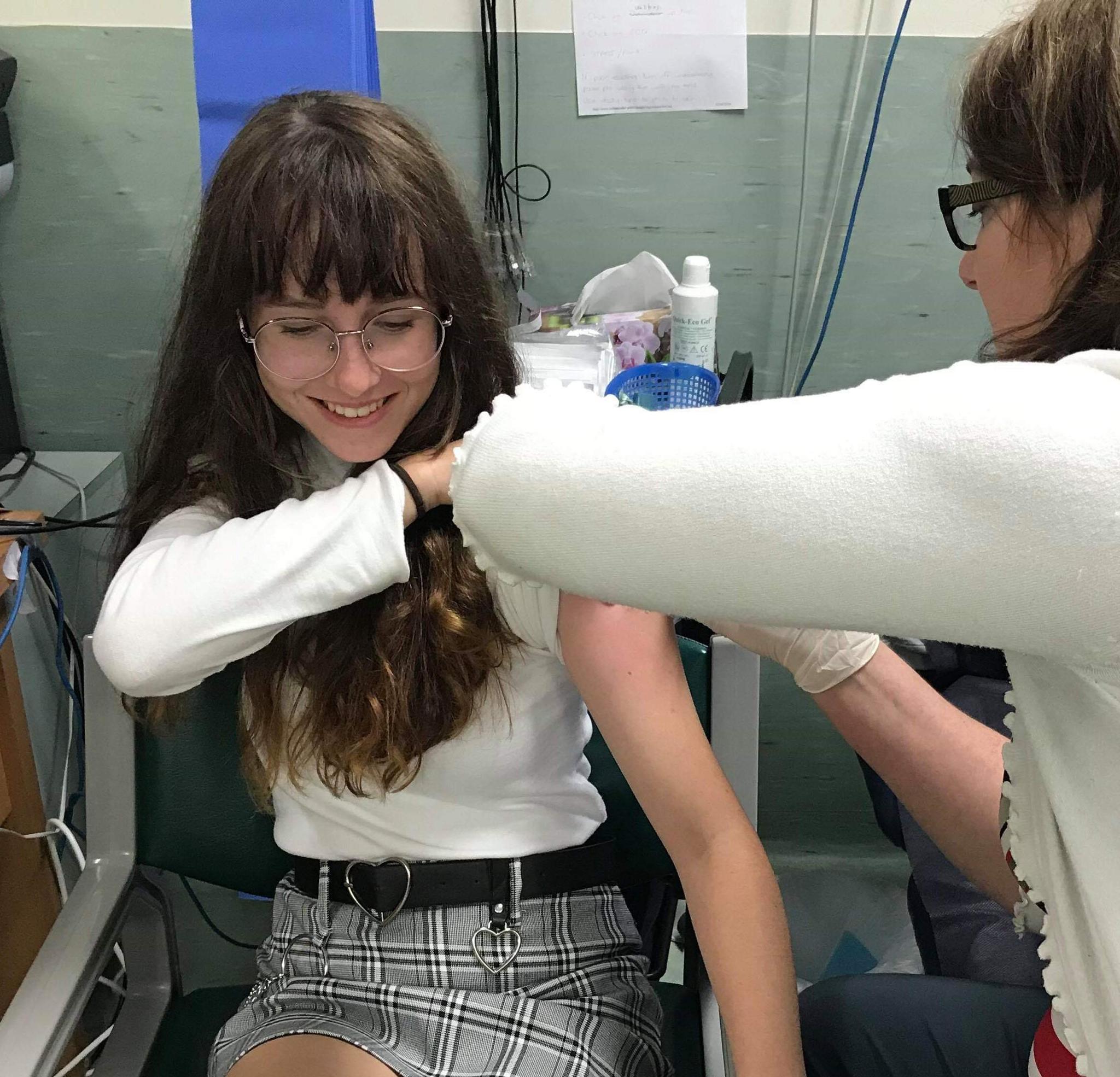 The girl finally decided to get vaccinated behind the back of her anti-vaccination parents. - Anti-vaccines, Parents and children, Girls