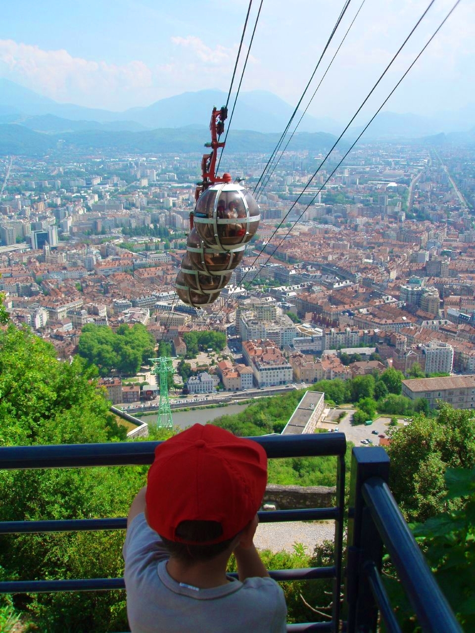 Bubbles of Grenoble - Cable car, France, Grenoble, Video, Longpost