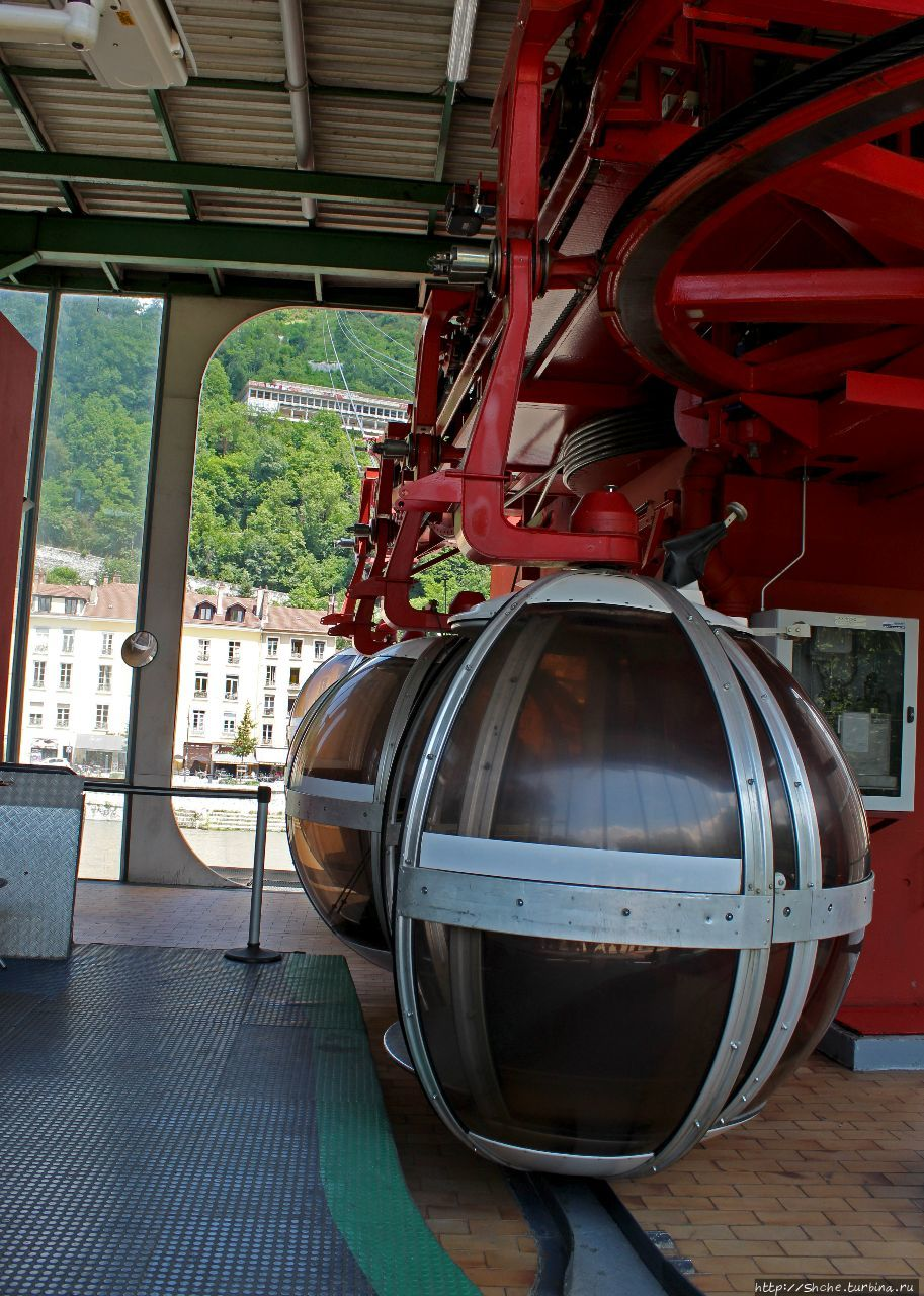 Bubbles of Grenoble - Cable car, France, Grenoble, Video, Longpost