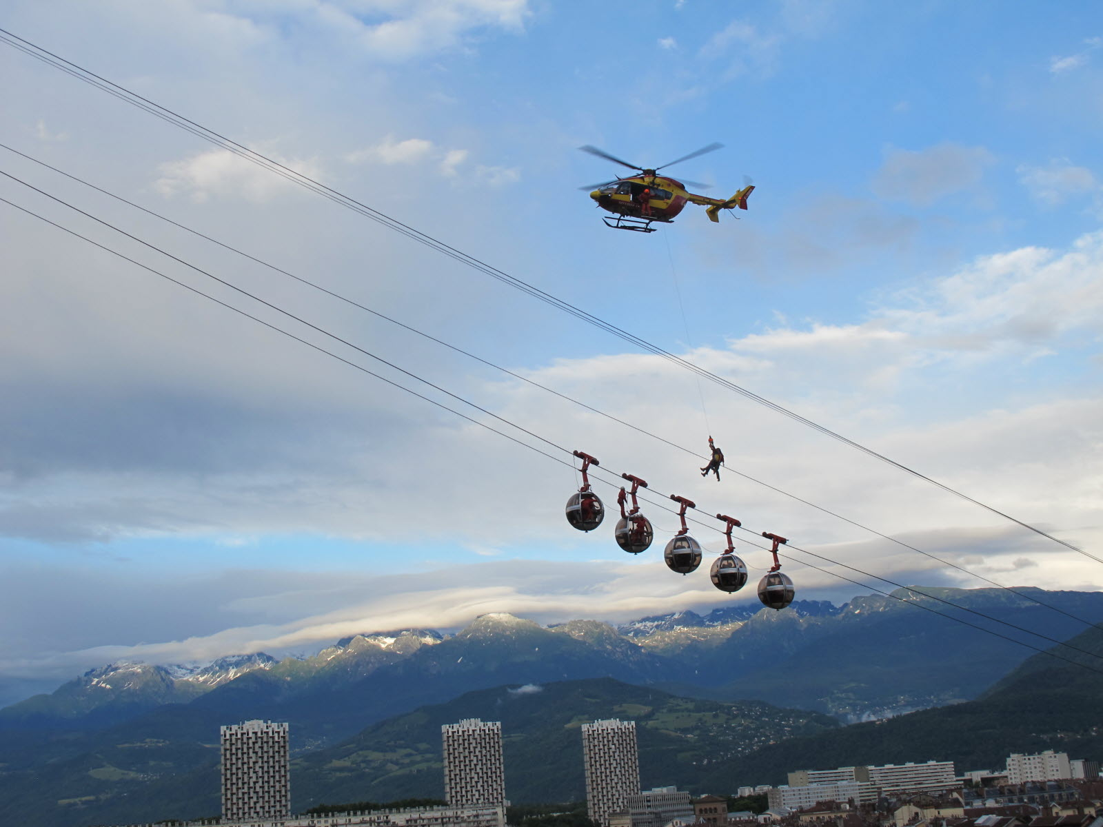 Bubbles of Grenoble - Cable car, France, Grenoble, Video, Longpost