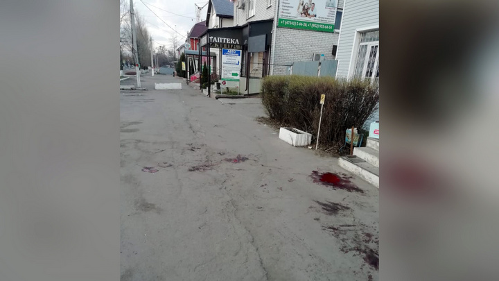 Near Voronezh, the entrance to the traffic police building was filled with blood. - Gai, Police, Voronezh, Negative