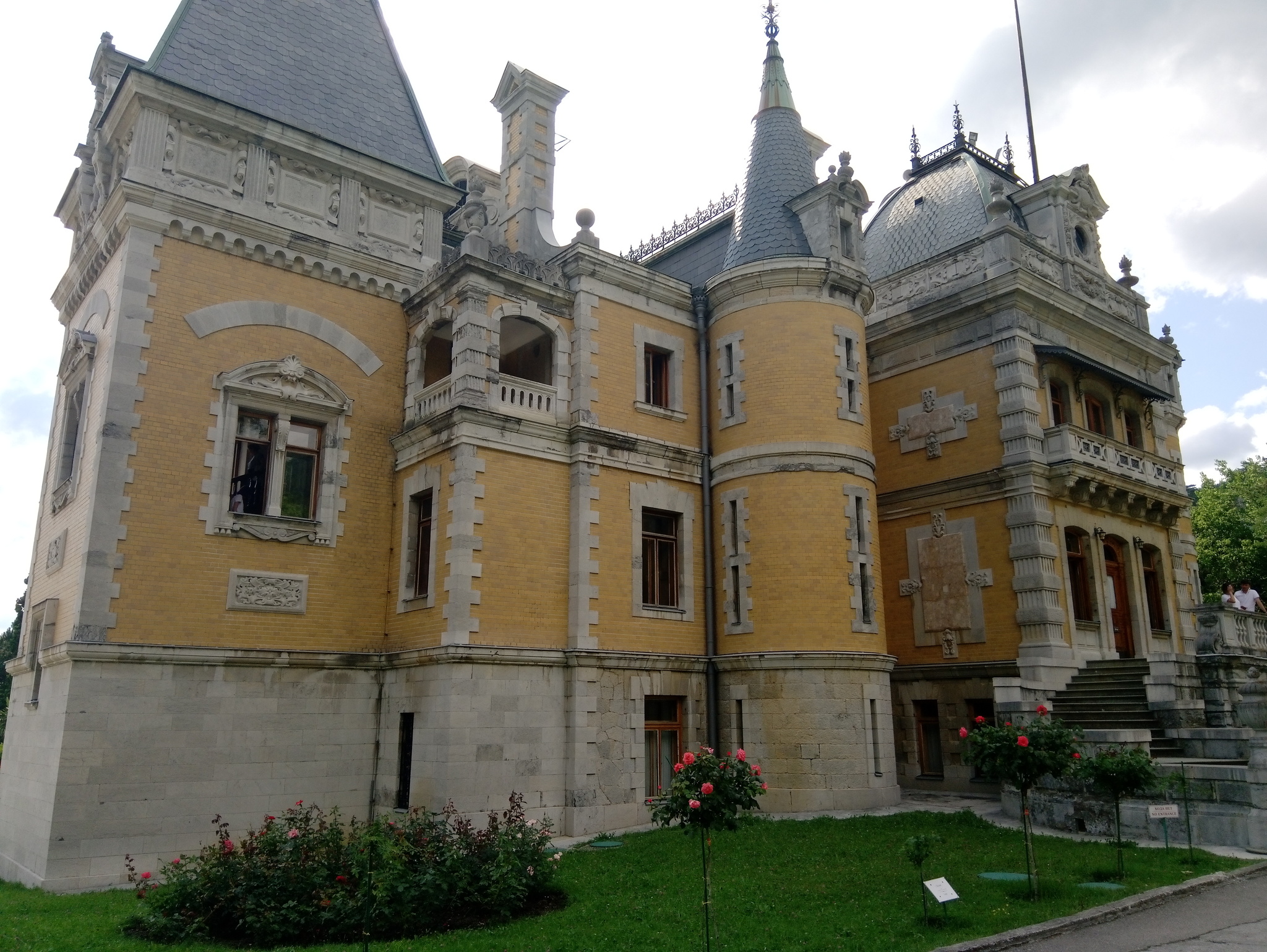 Massandra Palace...) - My, Crimea, Yalta, Massandra, Castle, Holidays in Russia, Black Sea, Architectural monument, Travels, Longpost