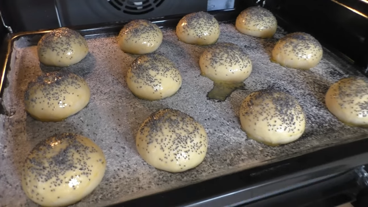 Quick buns instead of bread / Now I don’t go to the store! - My, Cooking, Food, Recipe, Bakery products, Buns, Bread, Other cuisine, Yeast dough, Video, Longpost