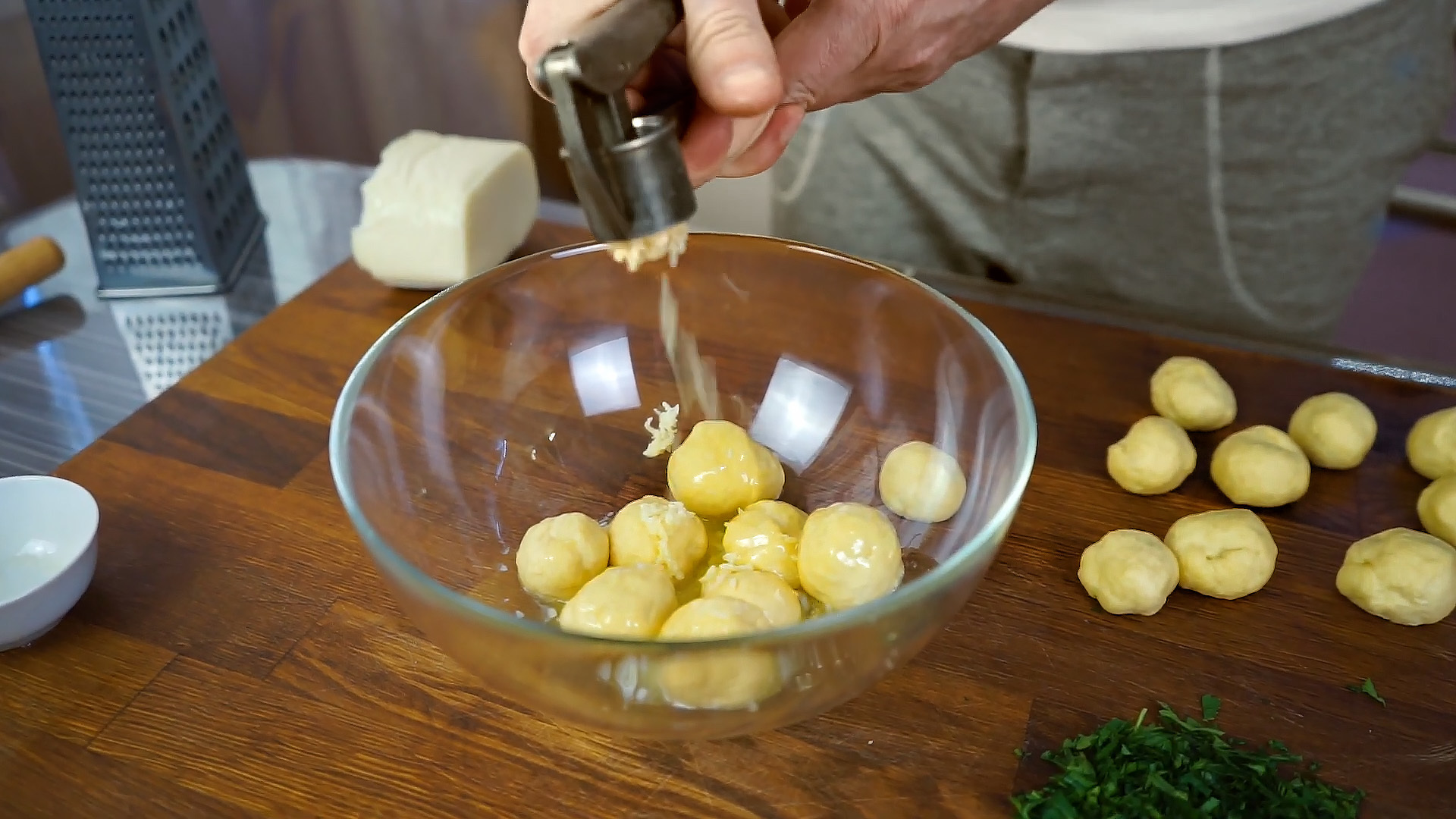 Булочки с чесноком и сыром | Пикабу