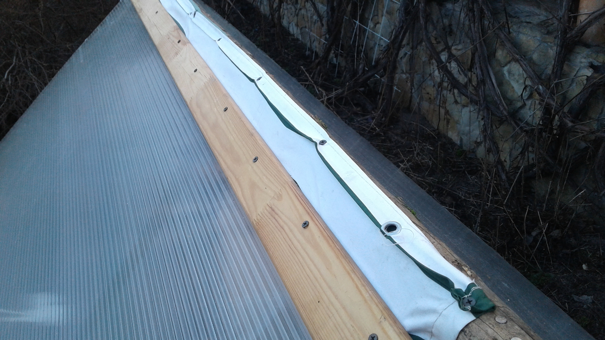 Как склеить пленку для теплицы своими руками - 84 фото