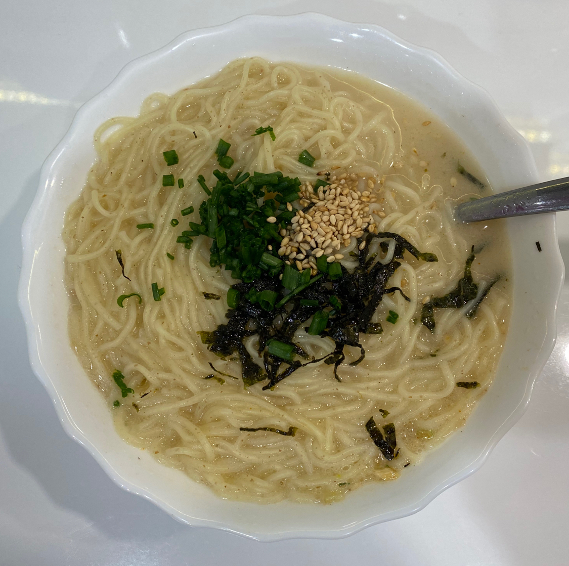 Doshiracology. Doshik with pork bone broth. Nissin Raoh Pork bone soup - My, Doshirakology, Noodles, Food Review, Doshirak, Japanese food, Longpost