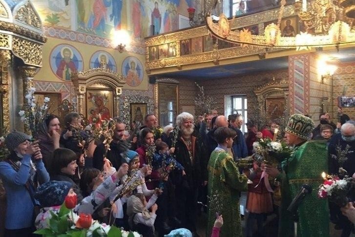 Despite the Government's call to stay at home, today believers across the country went to churches to celebrate Palm Sunday. - Saint Petersburg, Palm Sunday, Coronavirus, Religion, Longpost, ROC