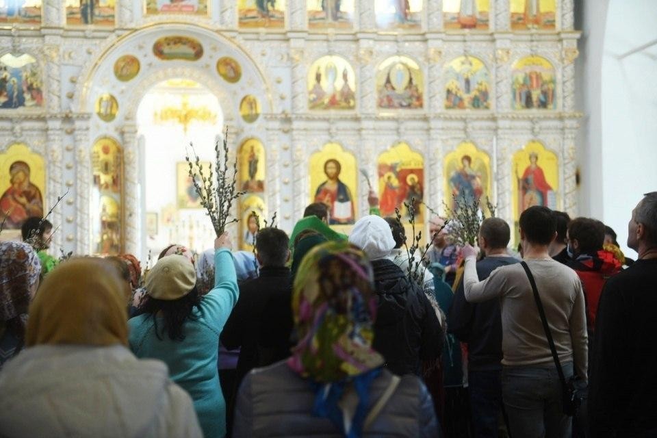 Despite the Government's call to stay at home, today believers across the country went to churches to celebrate Palm Sunday. - Saint Petersburg, Palm Sunday, Coronavirus, Religion, Longpost, ROC