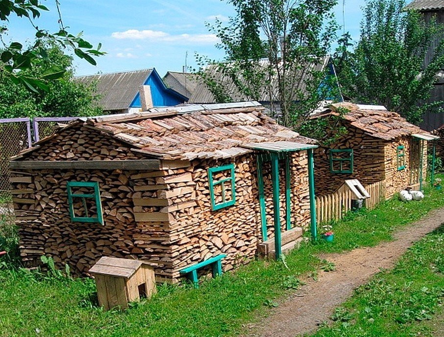 Woodpile - Polennitsa, Village, Styling