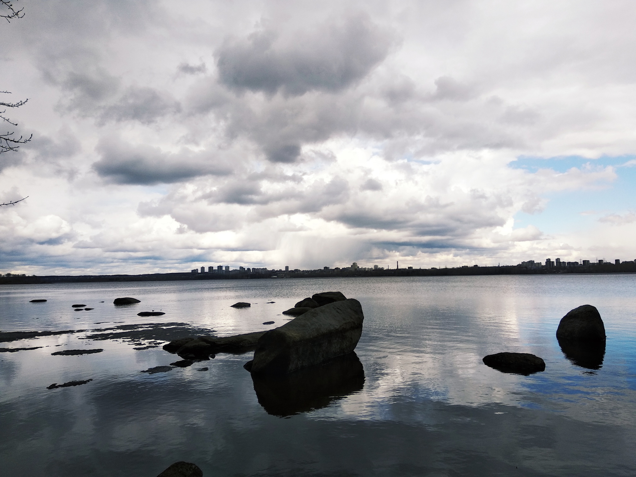 Just after training on the shore of the pond, I was relaxing. And here are a few photos of how the weather changed in about half an hour. Ekaterinburg (visa) - Nature, Ural, Self-isolation, 100m, Longpost