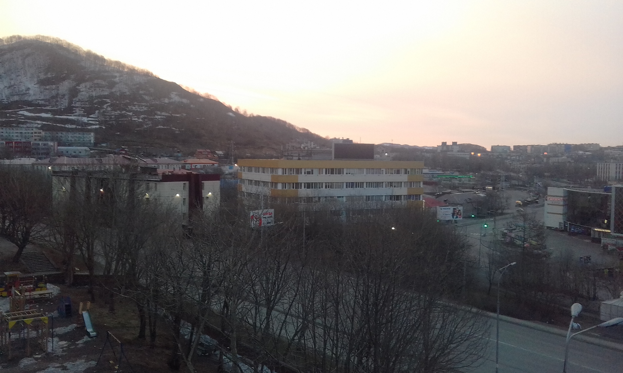 Kamchatka from a hotel window - My, Quarantine, Petropavlovsk-Kamchatsky, The mountains, Longpost