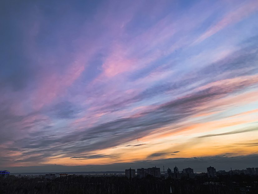 Half an hour difference - My, Kazan, Sky, Sunset, The photo