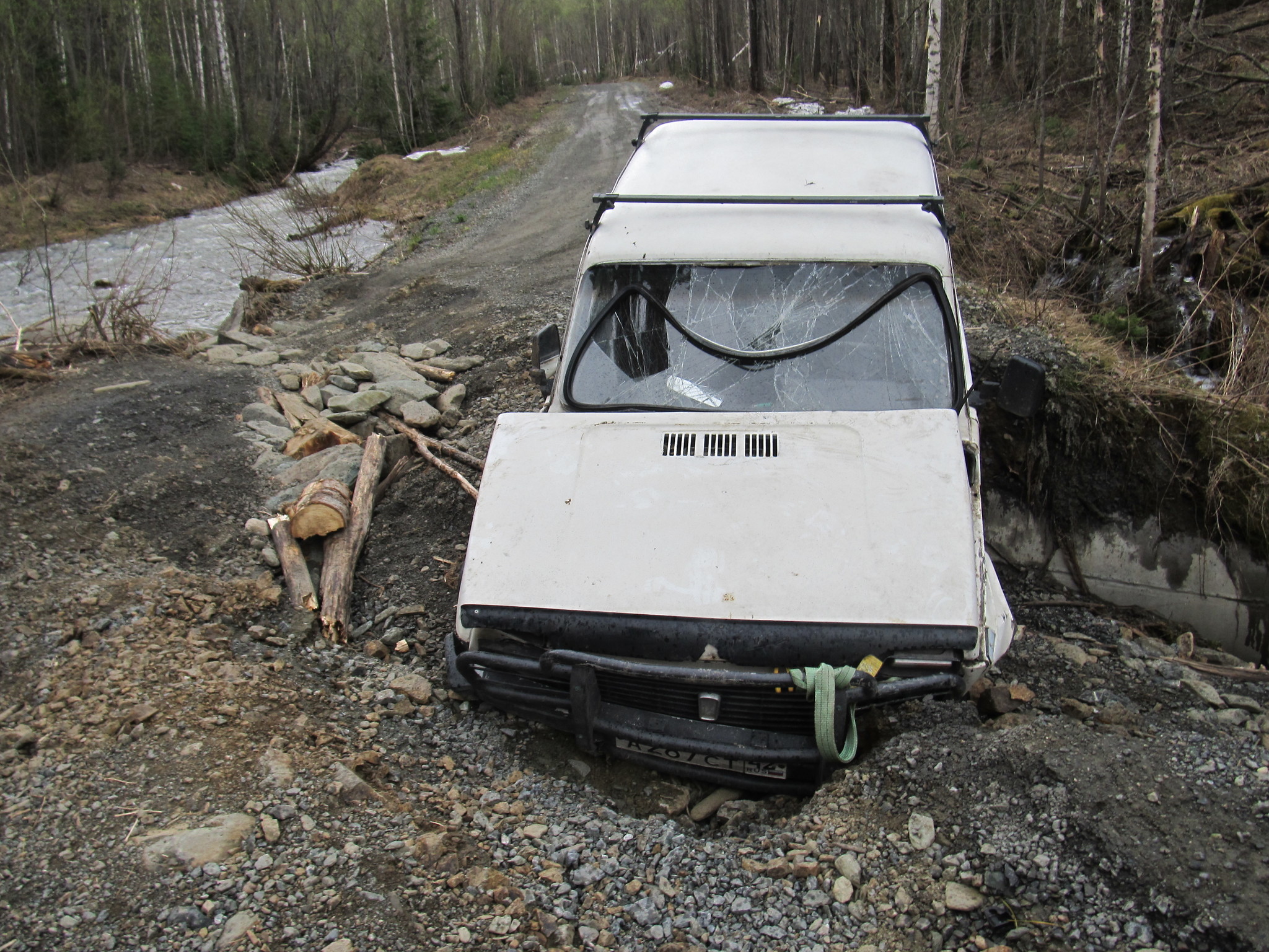 Hold on tight to the steering wheel, driver! - My, Road accident, Taiga, Russian roads, Video, Mat, Longpost